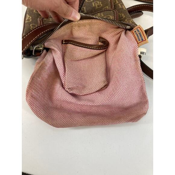DOONEY & BOURKE, BROWN SIGNATURE CANVAS CROSSBODY BAG ASIS - Picture 11 of 16